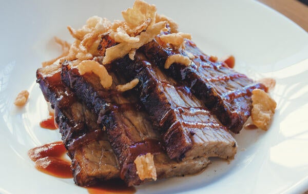 BBQ ribs with crispy onion strings